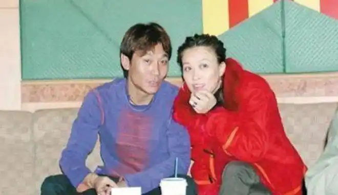 成龙的巅峰时刻是哪部电影_成龙巅峰_成龙的职业生涯：高峰与挑战