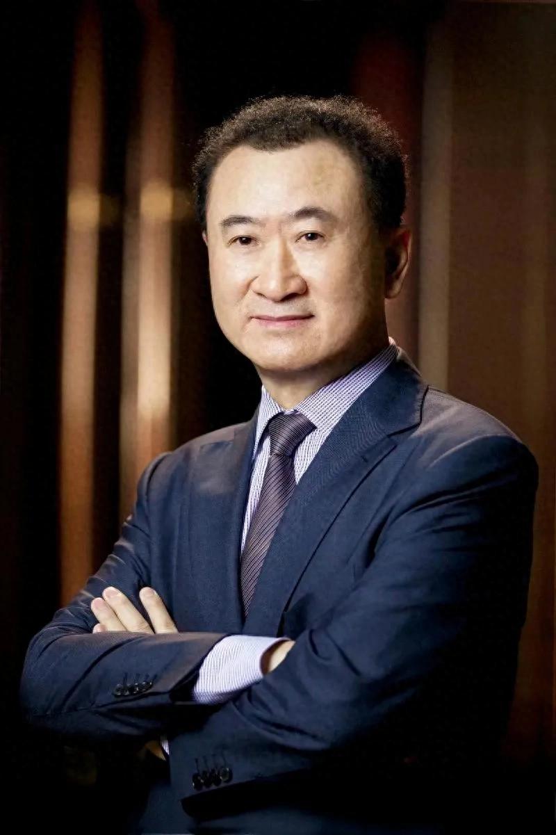 王健林与万达集团：从军人到商业巨擘的传奇故事