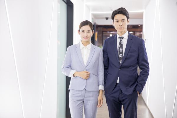 虚拟货币的价格波动与价值评估：比特币、以太坊、莱特币的市场分析