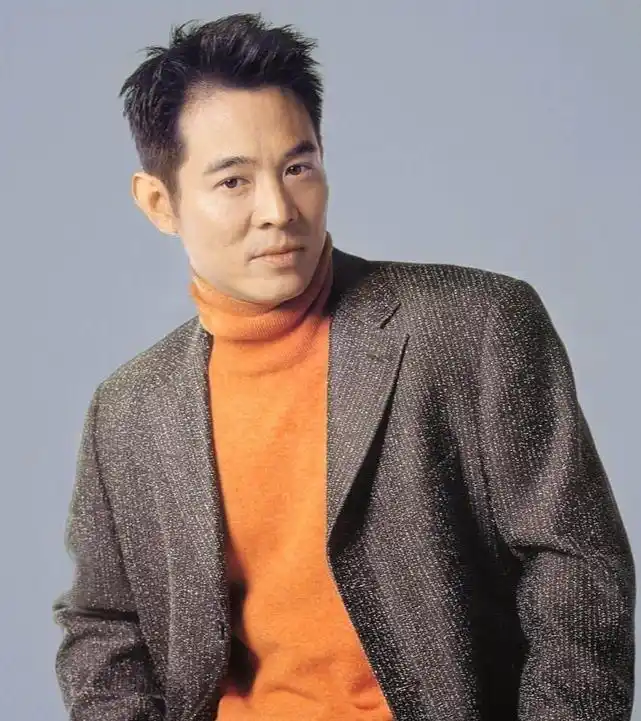 李连杰的武术传奇：从北京家庭的艰辛到武术界的璀璨成就