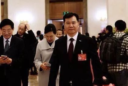 区块链的透明性体现在哪_解析区块链技术的安全性：数字货币是如何实现去中心化与透明交易的_区块链透明的杯子