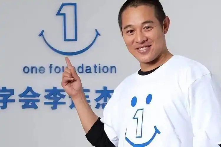 李连杰与壹基金：为人民服务的坚持与伟人赞赏背后的故事