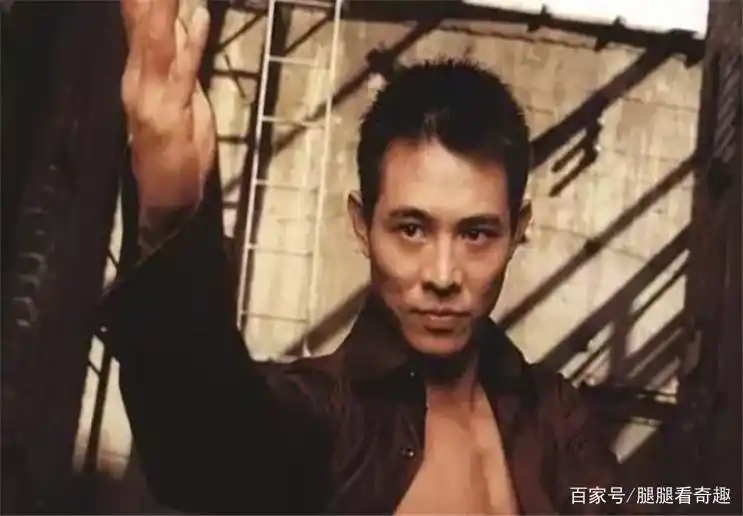 李连杰：从功夫皇帝到慈善家的传奇人生与抗击疫情的善举