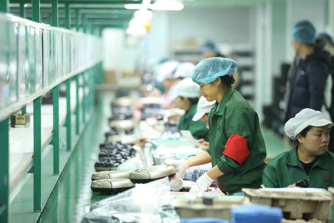 黄峥的品牌传播与媒体策略_传播策略案例_品牌媒介传播策略