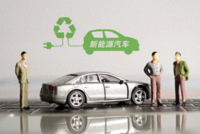 电动汽车普及之路：绿色革命的加速器与市场新趋势