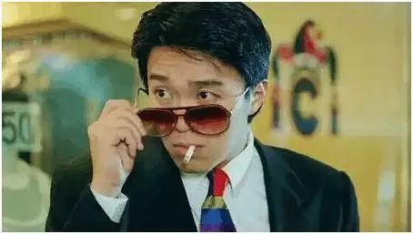 周星驰电影影响力解析：从演员到导演，他是如何塑造电影票房神话的