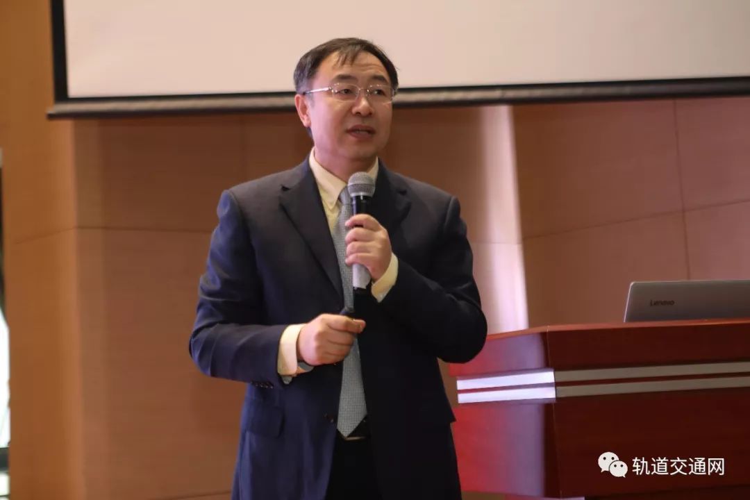 如何通过token应用参与各类线上活动与研讨会，拓宽视野并提高投资技能。_拓展视野提升_拓宽视野思路